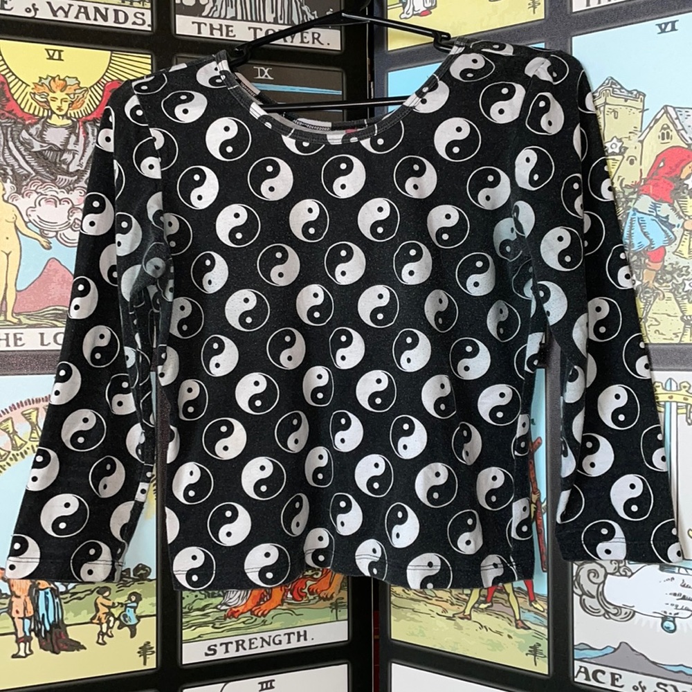 🌹 Ying-Yang Graphics Shirt 🌹